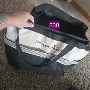 Pampered Chef Black and Cream Carryall Tote